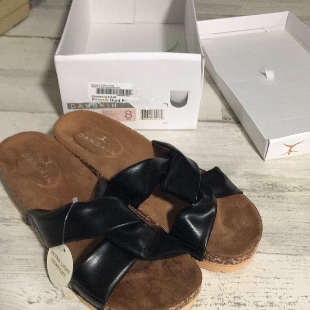 Danskin Faith woman’s black open toed sandals cork look 2” wedge size 8
